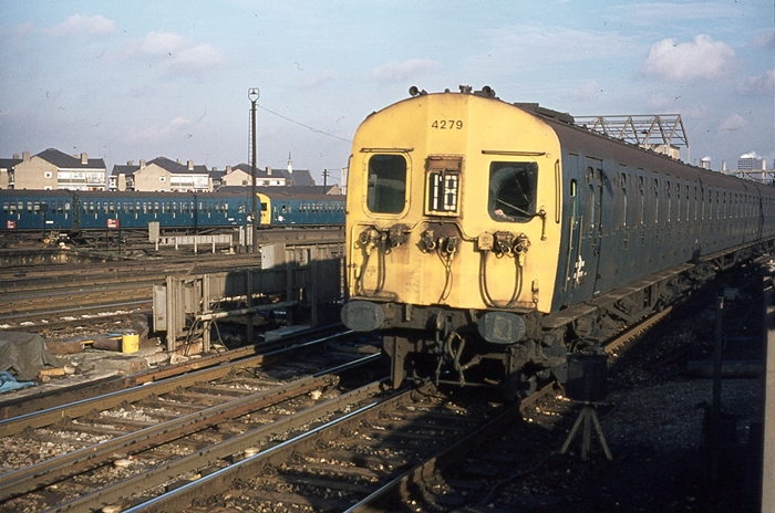 4 SUB Clapham Junction: 1980