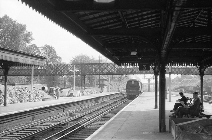 Bromley South: 34087 ''145 Squadron''