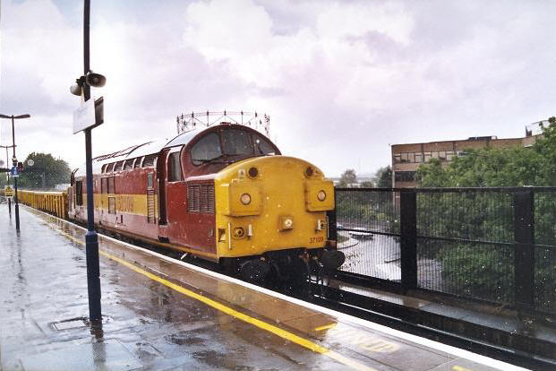 No. 37109 braving the rain at Dartford