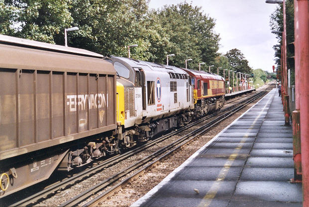 Class 66 and Class 37 double-heading through Stone Crossing