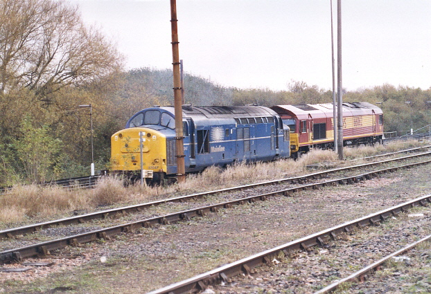 No. 37047 pairing with No. 66062 at Hoo Junction