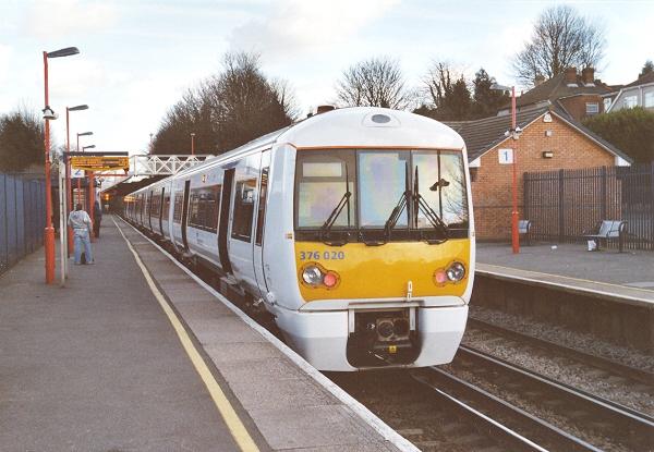 No. 376020 depicted at Crayford on 21st January 2006