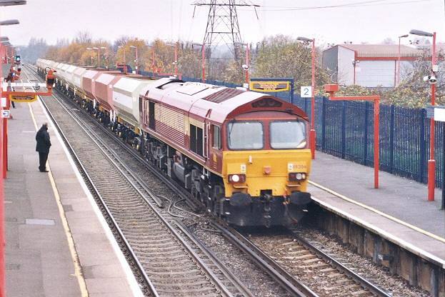 No. 59204 heading through Crayford, bound for Cliffe Gravel Works