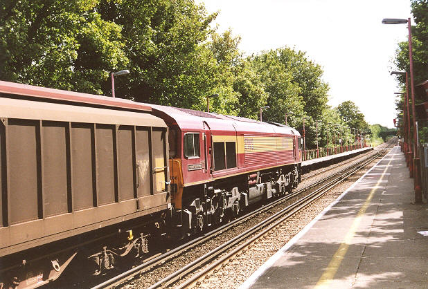 ''Pride of Ferrybridge'' at Stone Crossing