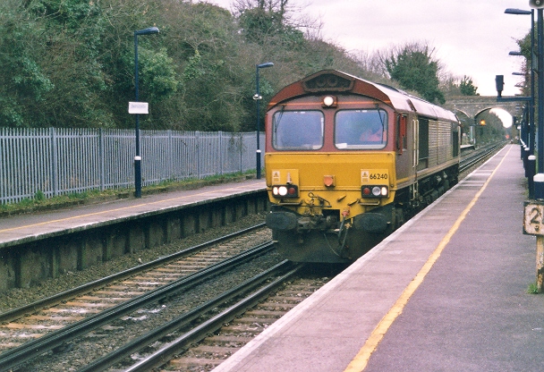 No. 66240 trundling light engine through Swanscombe