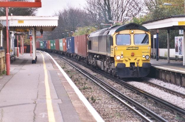 No. 66540 rounding the curve at Bexley