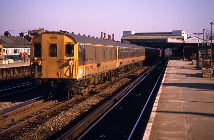 MLV No. 68005 at Tonbridge: 13th February 1986